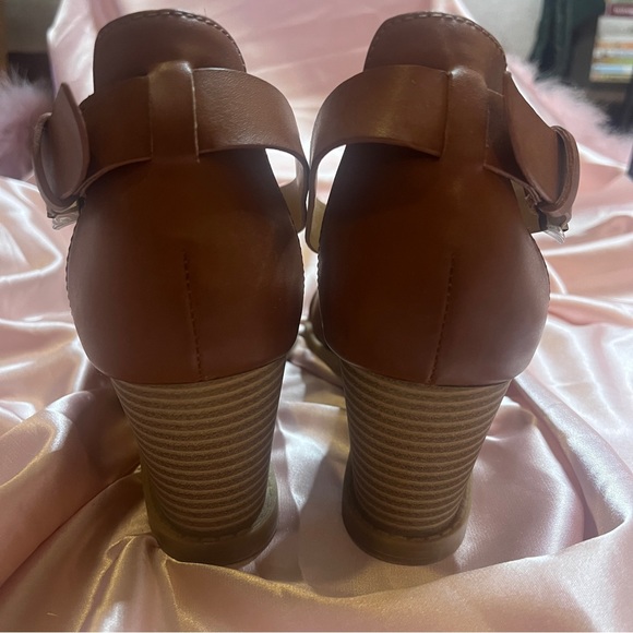 G.H. BASS & CO Brown Leather Wedge Sandals excellent condition size 10M - Picture 4 of 4